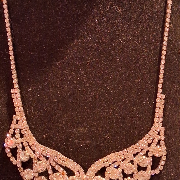 Stunning Silver Crystal Necklace - Picture 2 of 5